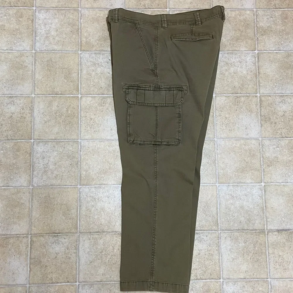 St John’s Bay Men's Olive Cargo Pants with Utility Pockets - Casual Workwear